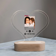 Carica l&#39;immagine nel visualizzatore di Gallery, Targa &quot;Mamma&quot; a forma di cuore con base in legno a led e codice spotify con foto personalizzabile 15cm x 18 cm
