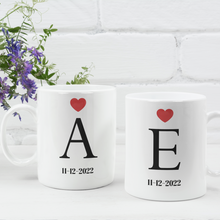Carica l'immagine nel visualizzatore di Gallery, Coppia di Tazze con iniziali personalizzabile
