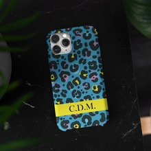 Carica l&#39;immagine nel visualizzatore di Gallery, Cover protection &quot;Leopard&quot; con lettere personalizzabili
