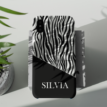 Carica l&#39;immagine nel visualizzatore di Gallery, Cover protection &quot;Zebra&quot; con nome personalizzabile
