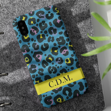 Carica l&#39;immagine nel visualizzatore di Gallery, Cover protection &quot;Leopard&quot; con lettere personalizzabili
