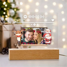 Carica l&#39;immagine nel visualizzatore di Gallery, Targa &quot;Natale Love&quot; con base a led in legno e codice spotify con foto personalizzabile 20cm x 15cm
