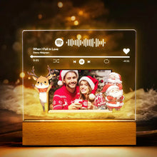 Carica l&#39;immagine nel visualizzatore di Gallery, Targa &quot;Natale Love&quot; con base a led in legno e codice spotify con foto personalizzabile 20cm x 15cm
