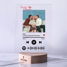 Carica l&#39;immagine nel visualizzatore di Gallery, Targa &quot;Nonna&quot; con base a cuore led e codice spotify con foto personalizzabile 15cm x 20cm
