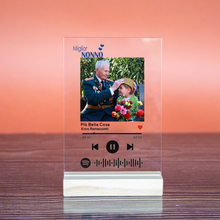 Carica l&#39;immagine nel visualizzatore di Gallery, Targa &quot;Nonno&quot; con base in legno e codice spotify con foto personalizzabile 10cm x 15cm
