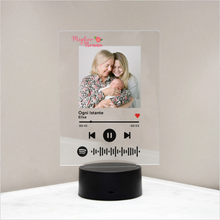 Carica l&#39;immagine nel visualizzatore di Gallery, Targa &quot;Nonna&quot; con base a led e codice spotify con foto personalizzabile 15cm x 20cm
