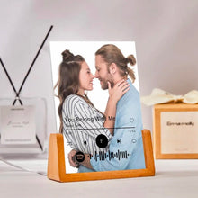 Carica l&#39;immagine nel visualizzatore di Gallery, Targa FullFoto con base in legno a led e codice spotify  personalizzabile 15cm x 20cm
