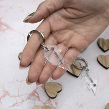 Carica l&#39;immagine nel visualizzatore di Gallery, Coppia di portachiavi a forma di cuore spezzato con codice spotify 5,5cm x 5cm
