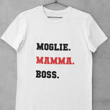 Carica l&#39;immagine nel visualizzatore di Gallery, T-shirt &quot;Moglie Mamma Boss&quot;

