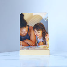 Carica l&#39;immagine nel visualizzatore di Gallery, Targa con base in legno 15cm x 20cm personalizzabile
