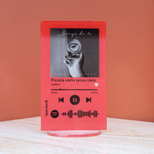 Carica l&#39;immagine nel visualizzatore di Gallery, del Targa rossa con base tonda e codice spotify con foto personalizzabile 12cm x 20cm
