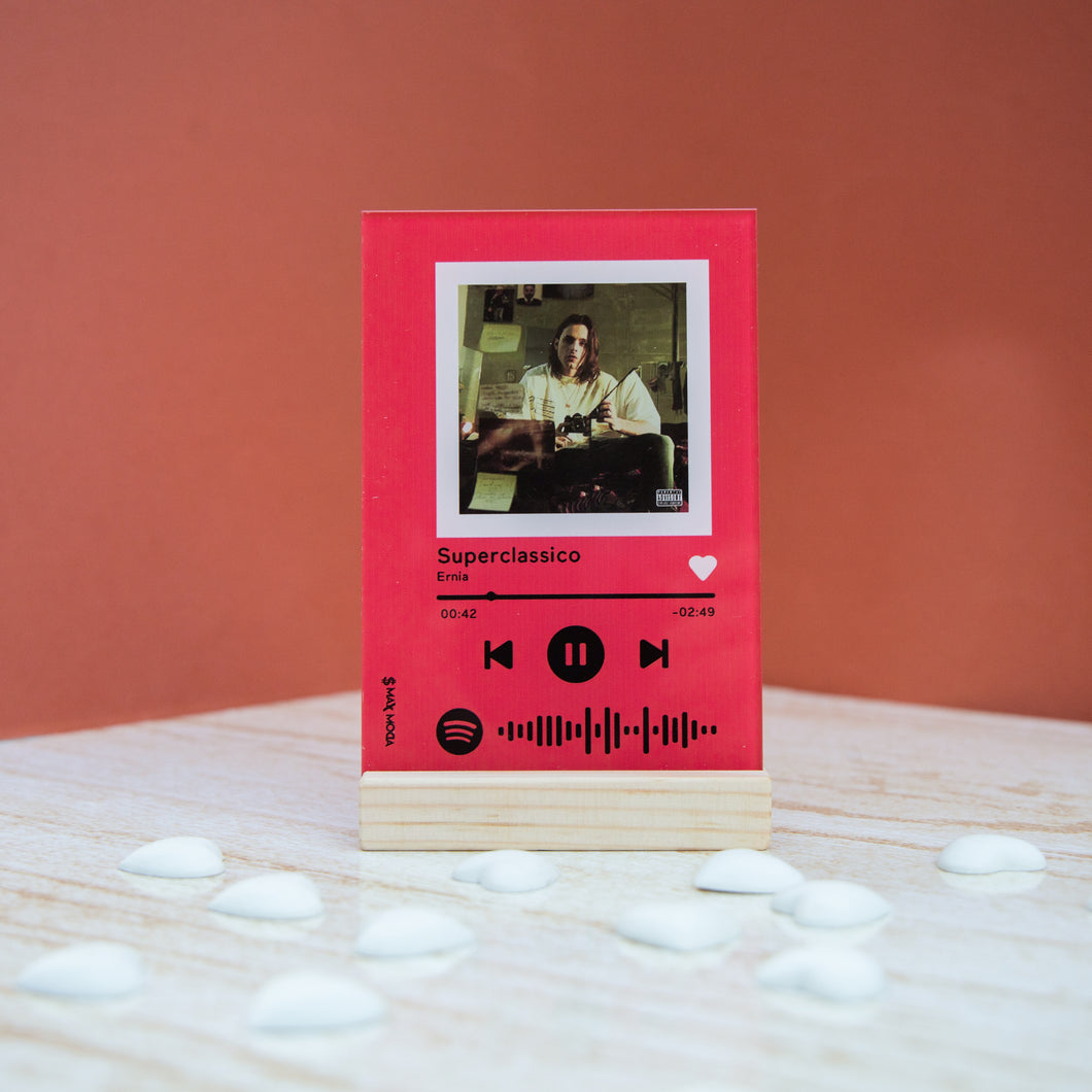 Targa rossa con base in legno e codice spotify con foto personalizzabile 10cm x 15cm