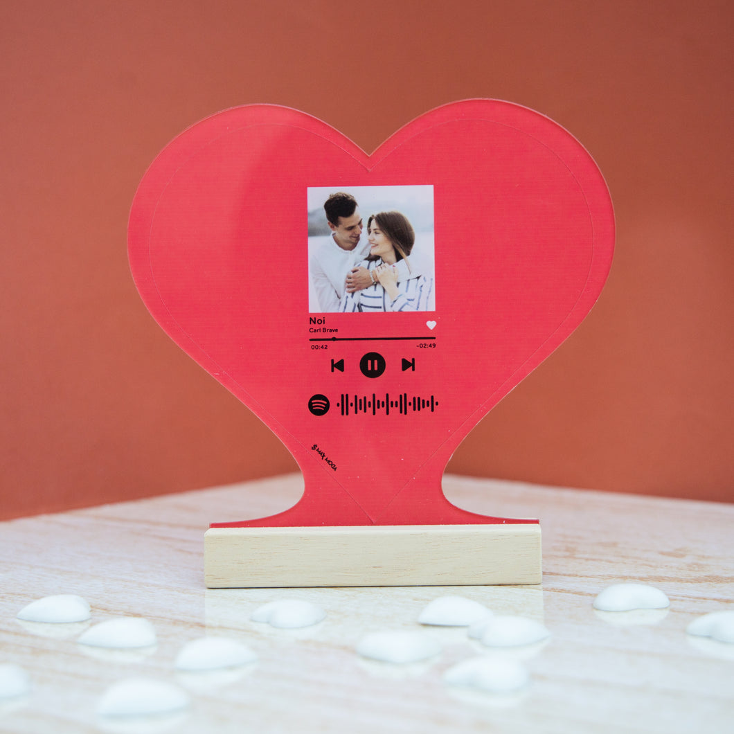 Targa rossa a forma di cuore con base in legno e codice spotify con foto personalizzabile 15cm x 18 cm