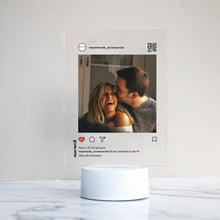 Carica l&#39;immagine nel visualizzatore di Gallery, Targa Instagram personalizzabile con base a led bianca 15cm x 20cm
