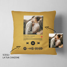 Carica l&#39;immagine nel visualizzatore di Gallery, Cuscino giallo con codice spotify e foto personalizzabile 40 cm x 40 cm
